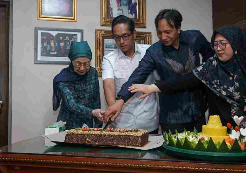 Wali Kota Medan Rico Waas menghadiri HUT ke-29 Waspada Online.