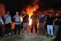 Polsek Kualuh Hulu menggerebek lokasi yang diduga menjadi sarang narkoba di Labura.