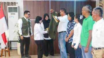 Pemko Pematangsiantar mengukuhkan kader lingkungan hidup.