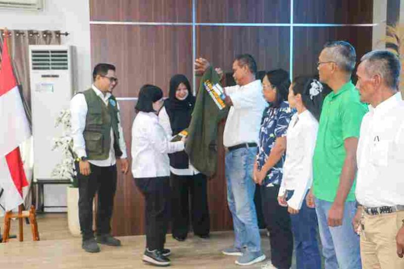 Pemko Pematangsiantar mengukuhkan kader lingkungan hidup.
