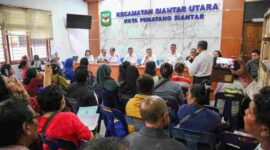 Wesly Silalahi Salurkan Bantuan Rp 10 Juta per Kios untuk Pedagang Korban Kebakaran Pasar Dwikora