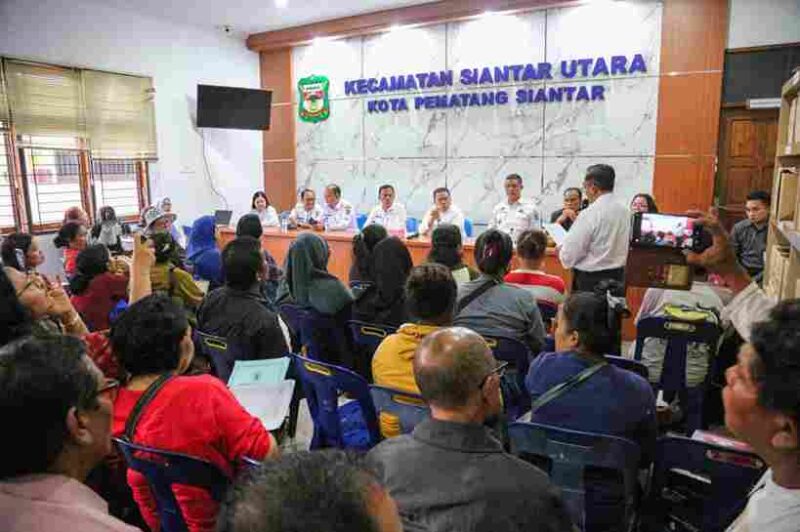 Wesly Silalahi Salurkan Bantuan Rp 10 Juta per Kios untuk Pedagang Korban Kebakaran Pasar Dwikora