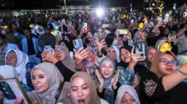 Suasana acara penutupan Festival Anak Sholeh Indonesia (FASI) XIII Tingkat Provinsi Sumatera Utara yang berlangsung di Lapangan Adam Malik, Kota Pematangsiantar, Rabu (24/6/2026) malam.