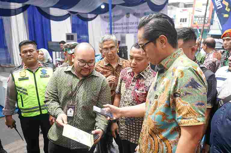 Wali Kota Medan Rico Waas meluncurkan digitalisasi Pasar Petisah.