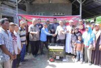 Bupati Asahan Taufik Zainal Abidin, S.Sos., M.Si., bersama Kapolres Asahan AKBP Revi Nurvelani, S.H., S.I.K., M.H., meninjau langsung kondisi Dusun VIII, Desa Pertahanan, Kecamatan Sei Kepayang, yang hingga kini belum terjangkau jaringan listrik PLN, Kamis (25/6/2026).