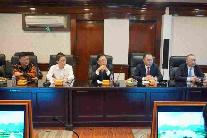 Wali Kota Medan Rico Waas menawarkan kerja sama pendidikan dan pengolahan sampah menjadi energi kepada delegasi Qingyuan, Provinsi Guangdong.