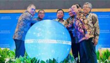Presiden Prabowo ajak akademisi hadirkan inovasi bagi Indonesia dan apresiasi kemajuan mobil nasional saat buka KSTI 2026 di Jakarta.