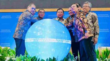 Presiden Prabowo ajak akademisi hadirkan inovasi bagi Indonesia dan apresiasi kemajuan mobil nasional saat buka KSTI 2026 di Jakarta.