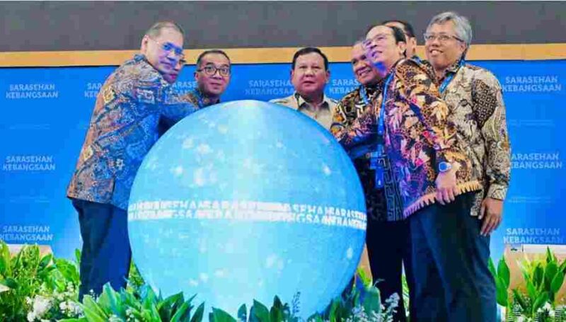 Presiden Prabowo ajak akademisi hadirkan inovasi bagi Indonesia dan apresiasi kemajuan mobil nasional saat buka KSTI 2026 di Jakarta.