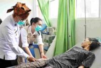 Bupati Simalungun Anton Achmad Saragih merujuk pasien berusia 19 tahun ke RSUD Perdagangan.