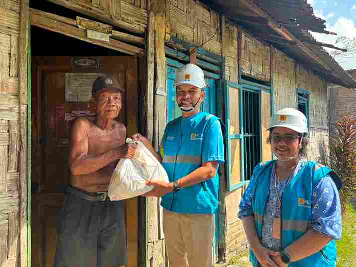 Penyaluran Paket Sembako oleh PT PLN (Persero) Unit Pelaksana Pelayanan Pelanggan (UP3) Pematangsiantar.