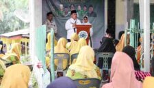 Wali Kota Pematangsiantar Wesly Silalahi meresmikan Musholla Muslimat Tomuan.