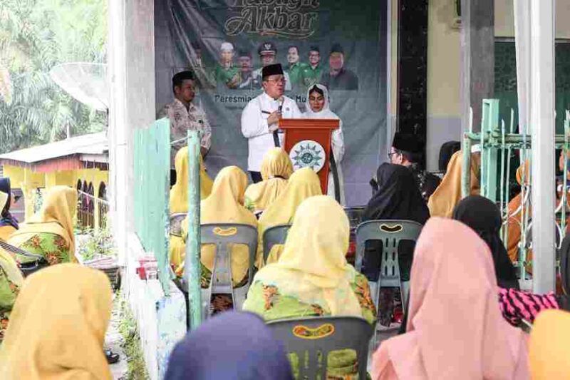 Wali Kota Pematangsiantar Wesly Silalahi meresmikan Musholla Muslimat Tomuan.