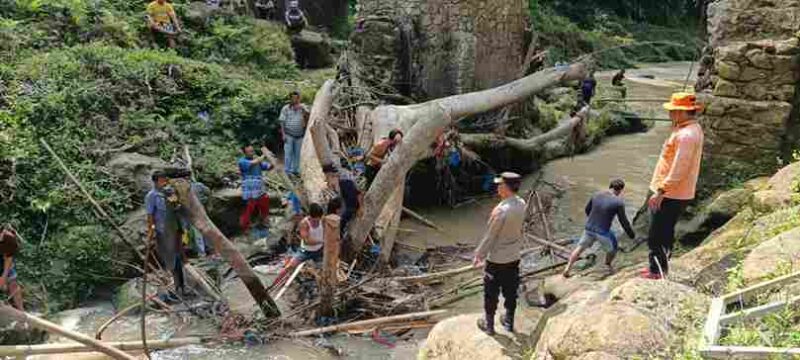 Seorang warga Tanah Jawa diduga hanyut di Sungai Bah Tongguran saat menuju ladang.