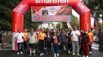 Foto bersama sebelum dimulainya lomba jalan santai.