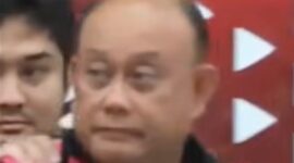 Mantan  Kepala BGN Dadan Hindayana saat ditahan oleh Kejagung dan dibawa menggunakan mobil tahanan.