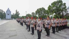 Menyambut Hari Ulang Tahun (HUT) Bhayangkara ke-80 Tahun 2026, Polda Sumatera Utara menggelar upacara ziarah dan tabur bunga di Taman Makam Pahlawan (TMP) Medan, Rabu (24/6/2026) pagi. 