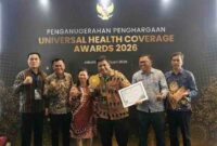 Pemkab Samosir kembali meraih UHC Award setelah cakupan kepesertaan JKN mencapai 100 persen.