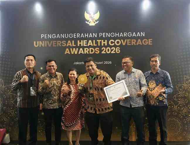 Pemkab Samosir kembali meraih UHC Award setelah cakupan kepesertaan JKN mencapai 100 persen.