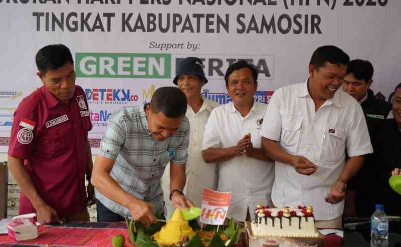 Diskominfo Samosir menegaskan komitmen mendukung kebebasan pers dan keterbukaan informasi dalam diskusi Hari Pers Nasional ke-80 Tahun 2026.