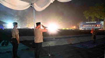 Gubernur Sumatera Utara (Sumut) Bobby Afif Nasution di dampingi Penjabat Sekretaris Daerah Provinsi (Sekdaprov) Sumatera Utara (Sumut) Sulaiman Harahap beserta Seluru OPD dan Forkopimda beserta Kepala Daerah melakukan prosesi renungan suci dan api unggun pada acara Jambore Daerah XI di lapangan bumi perkemahan Sibolangit, Kabupaten Deliserdang, Sabtu malam (11/7/2026)