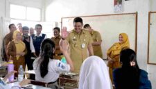 Bobby Nasution membuka MPLS 2026 se-Sumut di Binjai dan mengajak peserta didik menghormati guru, orang tua, serta menciptakan sekolah yang bebas kekerasan.