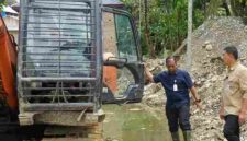 Tim Terpadu Pemprov Sumut menghentikan aktivitas tambang emas tanpa izin di Kotanopan, Mandailing Natal.