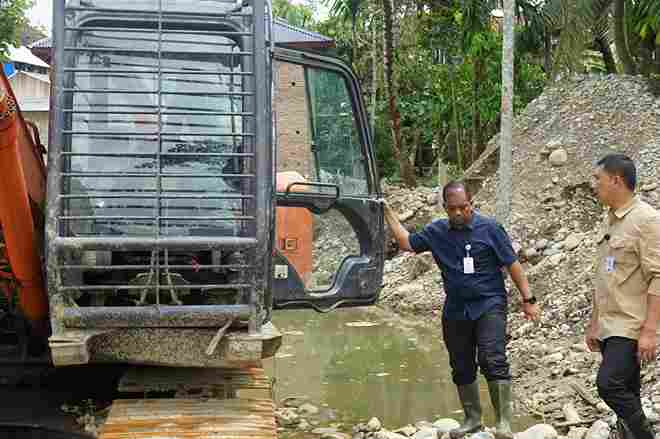 Tim Terpadu Pemprov Sumut menghentikan aktivitas tambang emas tanpa izin di Kotanopan, Mandailing Natal.