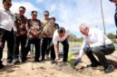 Delegasi Temasek Singapura meninjau TSTH² Humbahas bersama Wagub Sumut Surya guna menjajaki investasi, riset, dan pengembangan bioekonomi tropis.