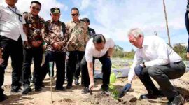 Delegasi Temasek Singapura meninjau TSTH² Humbahas bersama Wagub Sumut Surya guna menjajaki investasi, riset, dan pengembangan bioekonomi tropis.