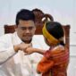 Gubernur Sumatera Utara (Sumut) Bobby Nasution menerima kunjungan Caroline Cicilia Br.Nababan Siswa SDN 18 Rantau Selatan Labuhanbatu di ruang kerja Kantor Gubernur Sumut Jalan Diponegoro Kota Medan, Kamis (30/7/2026). 