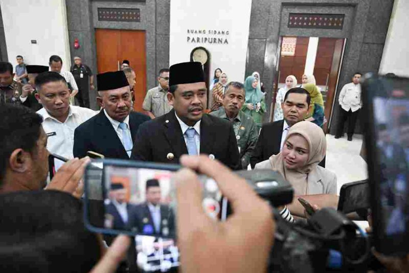 Gubernur Sumatera Utara (Sumut) Muhammad Bobby Afif Nasution menghadiri Rapat Paripurna DPRD Sumut dengan agenda Lanjutan Pengambilan Keputusan Bersama antara DPRD Sumut dengan Gubernur Sumut terhadap Ranperda tentang Pertanggungjawaban Pelaksanaan APBD Provinsi Sumatera Utara Tahun Anggaran 2025 di Ruang Sidang Paripurna DPRD Sumut Jalan Imam Bonjol Medan, Kamis (30/7/2026).