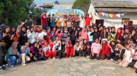 Salah satu rangkaian dalam senam sehat di Griya Setu Permai 3, Desa Ciledug, Kabupaten Bekasi.
