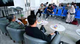 Asisten Pemerintah dan Kesejahteraan Rakyat Pemprov Sumut, Basarin Yunus Tanjung bersama Kepala Bidang Informasi dan Komunikasi Publik Dinas Kominfo Sumut Porman Mahulae saat konferensi pers terkait Perayaan HUT ke-81 RI, di Anjungan Dekranasda Sumut, lantai 1 Kantor Gubernur Sumut, Jalan Diponegoro No. 30 Medan, Kamis (30/7/2026).