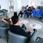 Asisten Pemerintah dan Kesejahteraan Rakyat Pemprov Sumut, Basarin Yunus Tanjung bersama Kepala Bidang Informasi dan Komunikasi Publik Dinas Kominfo Sumut Porman Mahulae saat konferensi pers terkait Perayaan HUT ke-81 RI, di Anjungan Dekranasda Sumut, lantai 1 Kantor Gubernur Sumut, Jalan Diponegoro No. 30 Medan, Kamis (30/7/2026).