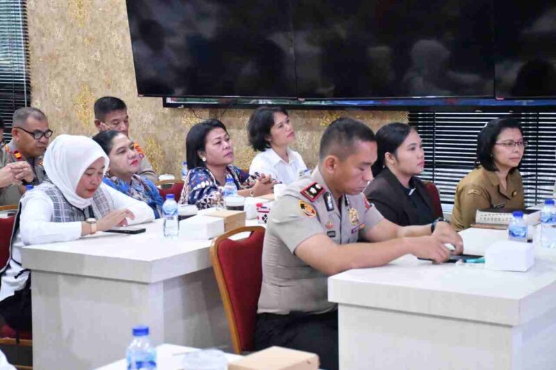 Polres Samosir menggelar doa lintas agama menjelang HUT Bhayangkara ke-80.