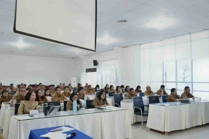 Rapat Evaluasi Capaian Pelaksanaan dan Penyusunan Strategi Peningkatan Pemeriksaan Kesehatan Gratis yang digelar di Aula Kantor Bupati Samosir, Selasa (30/6/2026).