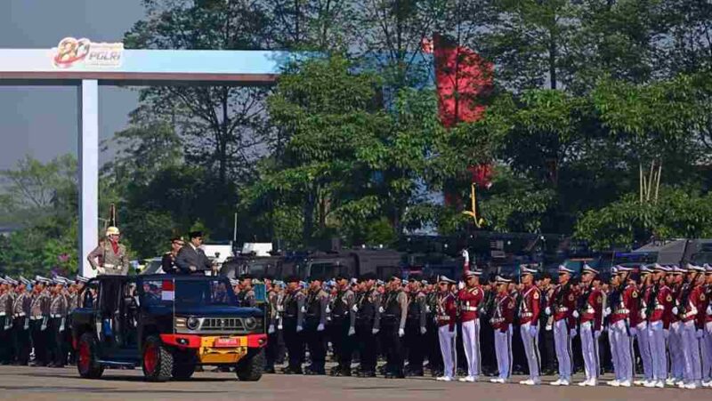 Presiden Prabowo Subianto memimpin Upacara Peringatan ke-80 Hari Bhayangkara Tahun 2026 di Lapangan Satuan Latihan Korbrimob, Cikeas, Kabupaten Bogor, pada Rabu, 1 Juli 2026. Foto: BPMI Setpres