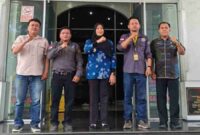 Plt. Ketua DPC Pro Jurnalismedia Andrew T Panjaitan,ST bersama Ketua dan Sekretaris Muscab II DPC PJS Kota Pematangsiantar foto bersama dengan Wakil Wali Kota Pematangsiantar, Herlina didampingi Sekretaris Diskominfo Pematangsiantar. 