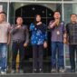 Plt. Ketua DPC Pro Jurnalismedia Andrew T Panjaitan,ST bersama Ketua dan Sekretaris Muscab II DPC PJS Kota Pematangsiantar foto bersama dengan Wakil Wali Kota Pematangsiantar, Herlina didampingi Sekretaris Diskominfo Pematangsiantar. 