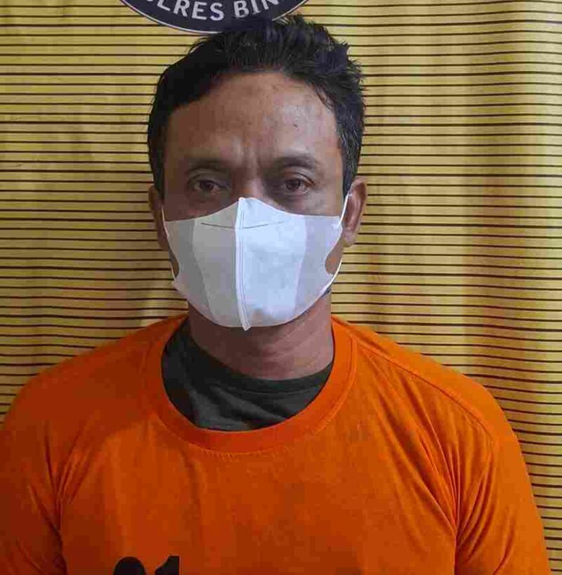 Satuan Reserse Narkoba Polres Binjai berhasil menangkap seorang pria H (42) sebagai pengedar narkoba jenis sabu-sabu & ekstasi, di jalan Kedondong Kelurahan Limau Mungkur Kecamatan Binjai Barat
