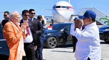 Presiden Prabowo menyambut PM Narendra Modi di Yogyakarta.