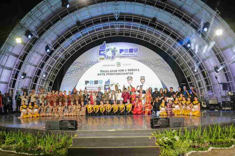 Wali Kota Pematangsiantar Wesly Silalahi menghadiri Pagelaran Seni dan Budaya di PRSU 2026 sebagai ajang promosi budaya, pariwisata, dan ekonomi kreatif.