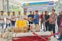 PT Socfindo Kebun Lae Butar menyalurkan bantuan alat panen dan APD kepada kelompok tani binaan di Aceh Singkil melalui program kemitraan dan BMP.