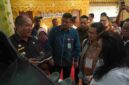 Ketua Tim Komisi VII DPR RI dan Gubernur Sumut mengunjungi Paviliun Asahan di PRSU 2026.