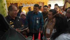Ketua Tim Komisi VII DPR RI dan Gubernur Sumut mengunjungi Paviliun Asahan di PRSU 2026.