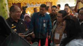 Ketua Tim Komisi VII DPR RI dan Gubernur Sumut mengunjungi Paviliun Asahan di PRSU 2026.