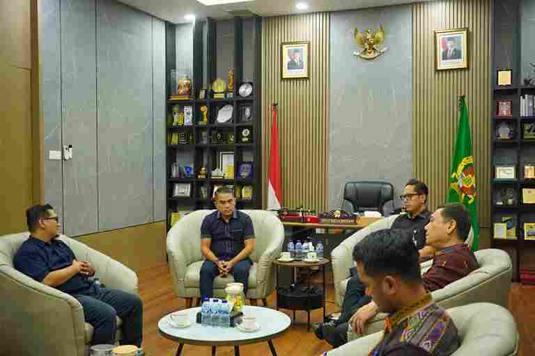 Wali Kota Medan Rico Tri Putra Bayu Waas menerima audiensi Pengurus Wartawan Pemko Medan (PWPM) di Rumah Dinas Wali Kota Medan, Jalan Jenderal Sudirman, pada Jumat (10/7/2026)