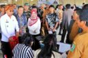 Bupati Simalungun Anton Achmad Saragih menghadirkan pelayanan terpadu di Pematang Silimahuta, menyerap aspirasi warga, dan mempercepat pembangunan daerah.