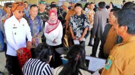 Bupati Simalungun Anton Achmad Saragih menghadirkan pelayanan terpadu di Pematang Silimahuta, menyerap aspirasi warga, dan mempercepat pembangunan daerah.
